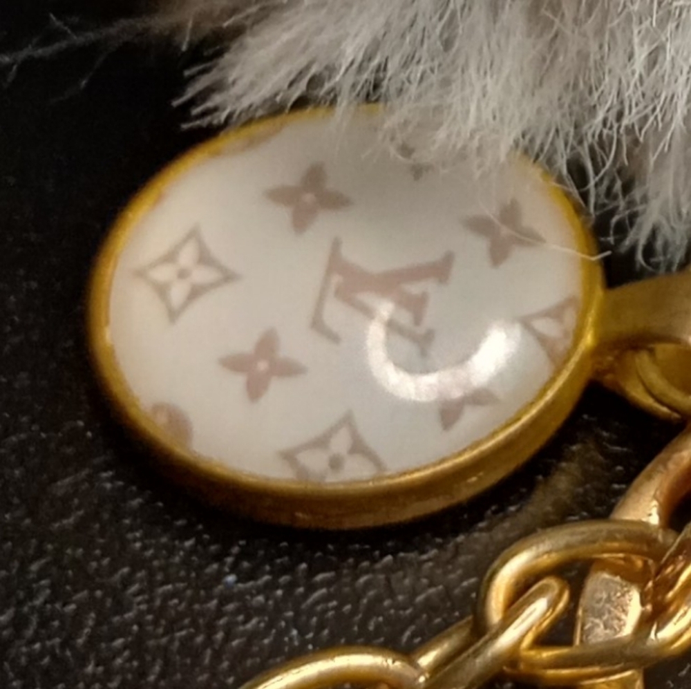 Boujee Gray and Gold Keychain Pom Pom NWOT - Picture 4 of 4